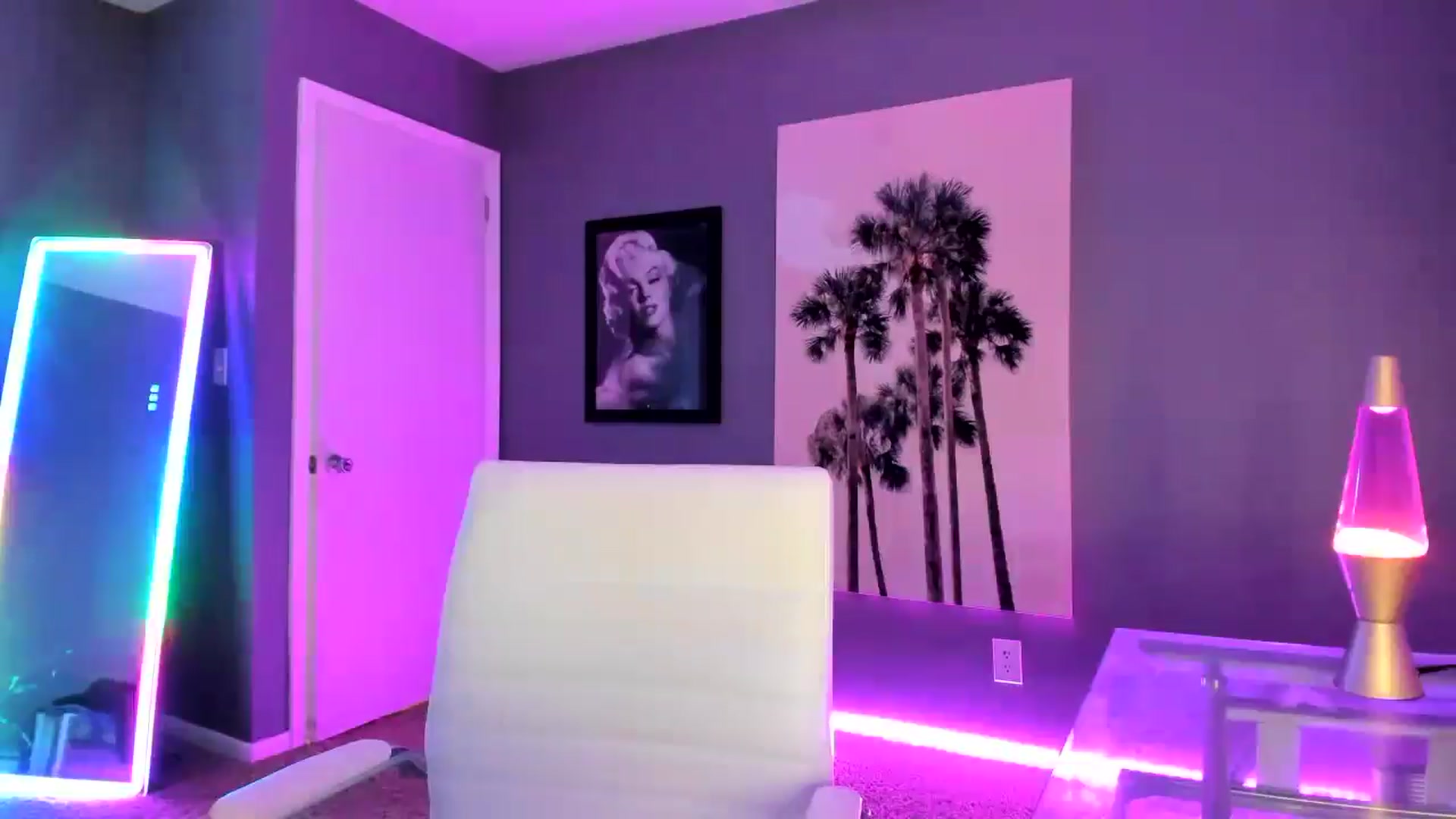 Gallery image thumbnail from Sororitygirl's myfreecams stream on, 11/26/2024, 23:22 image 16 of 20