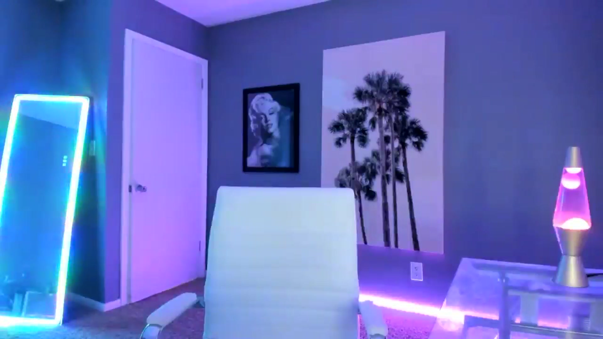 Gallery image thumbnail from Sororitygirl's myfreecams stream on, 11/30/2024, 24:29 image 13 of 20