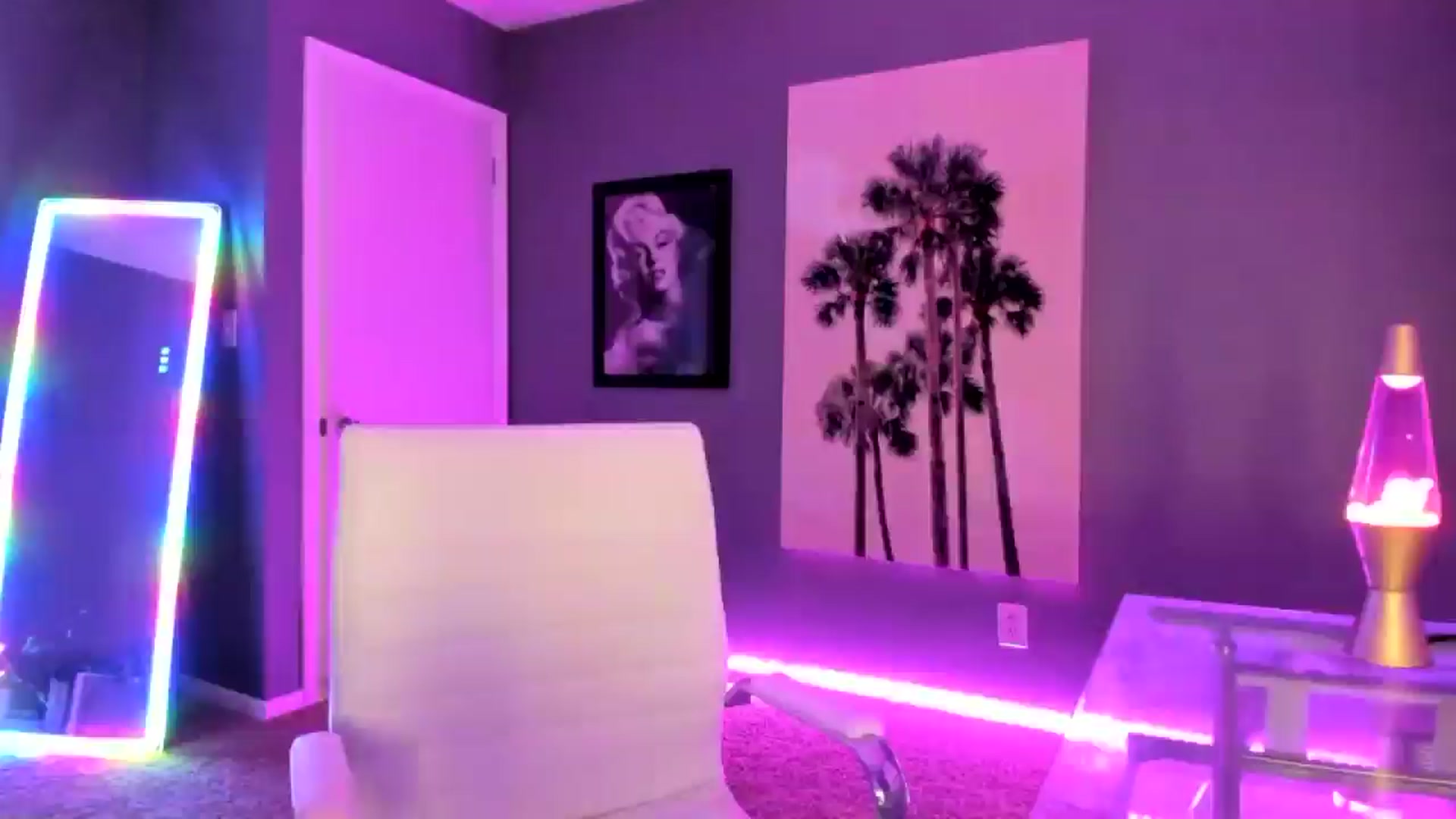 Gallery image thumbnail from Sororitygirl's myfreecams stream on, 11/30/2024, 24:29 image 9 of 20