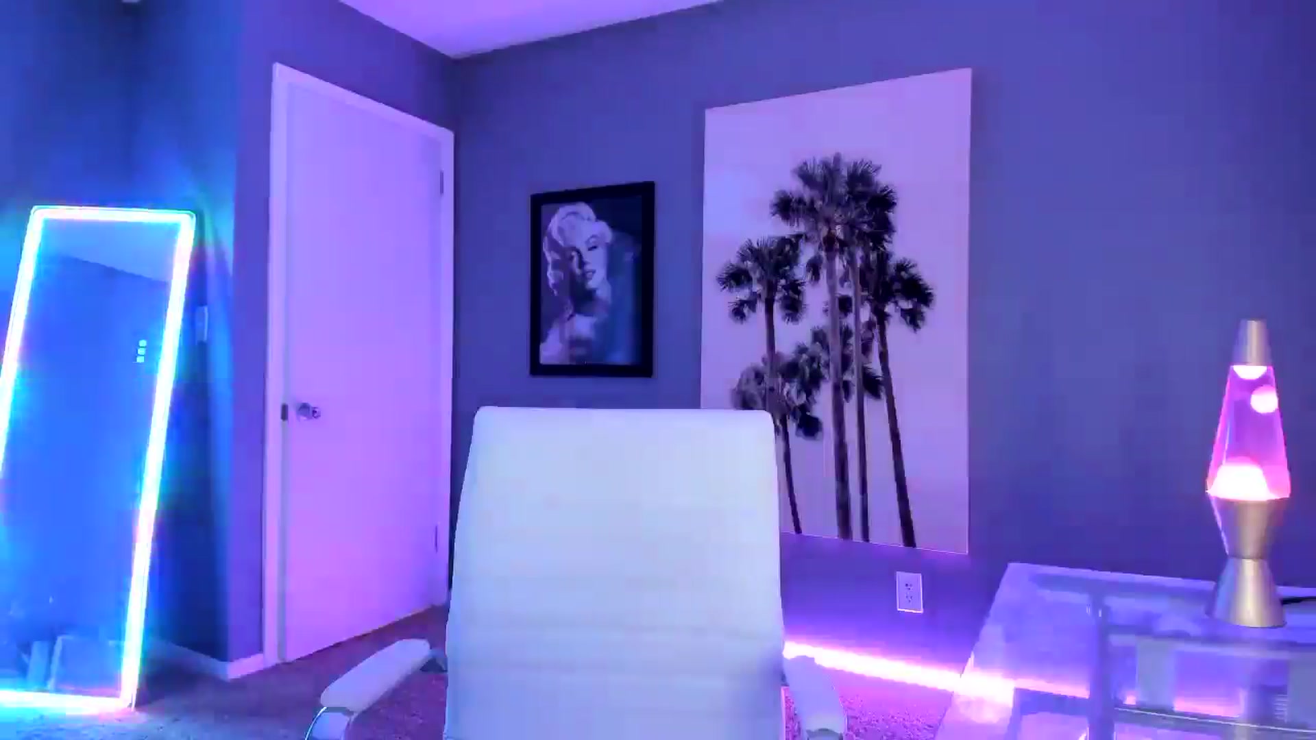 Gallery image thumbnail from Sororitygirl's myfreecams stream on, 11/30/2024, 24:29 image 14 of 20