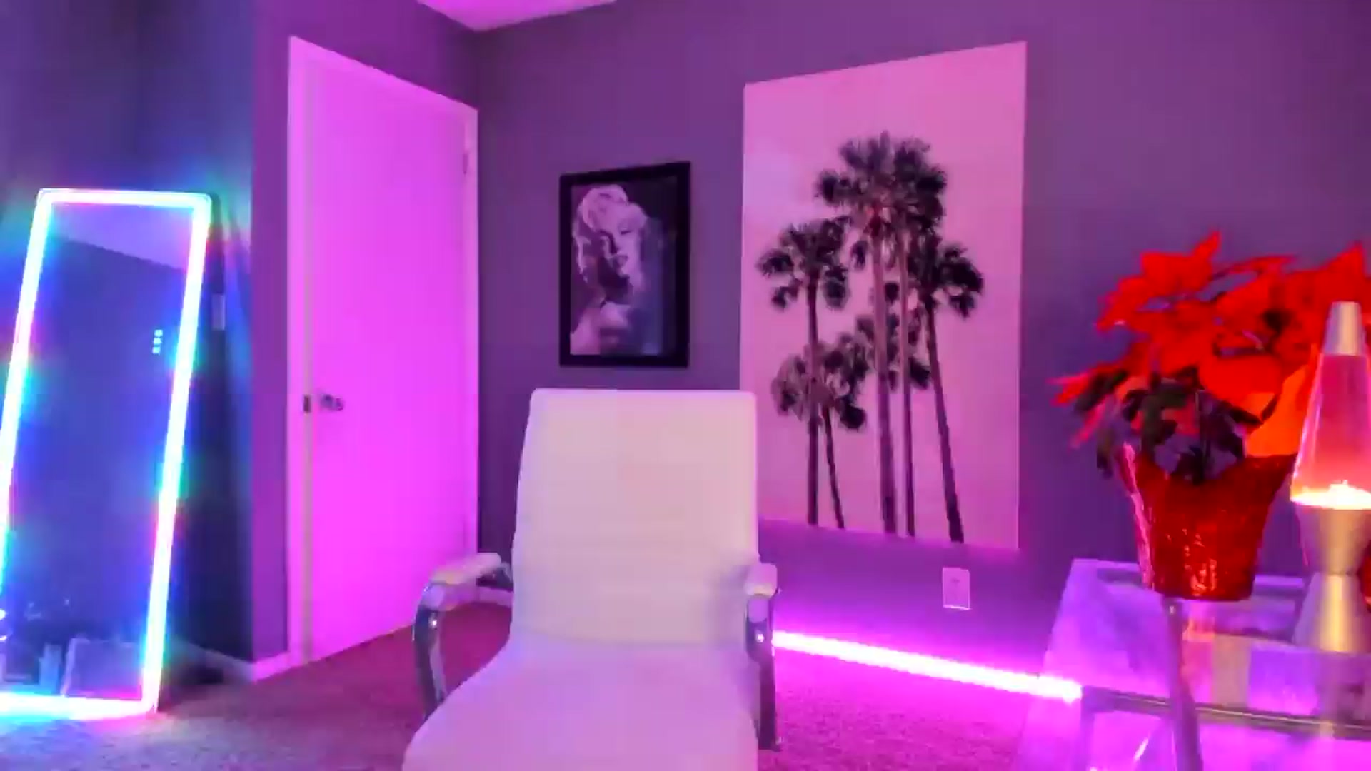 Gallery image thumbnail from Sororitygirl's myfreecams stream on, 12/05/2024, 24:58 image 1 of 20