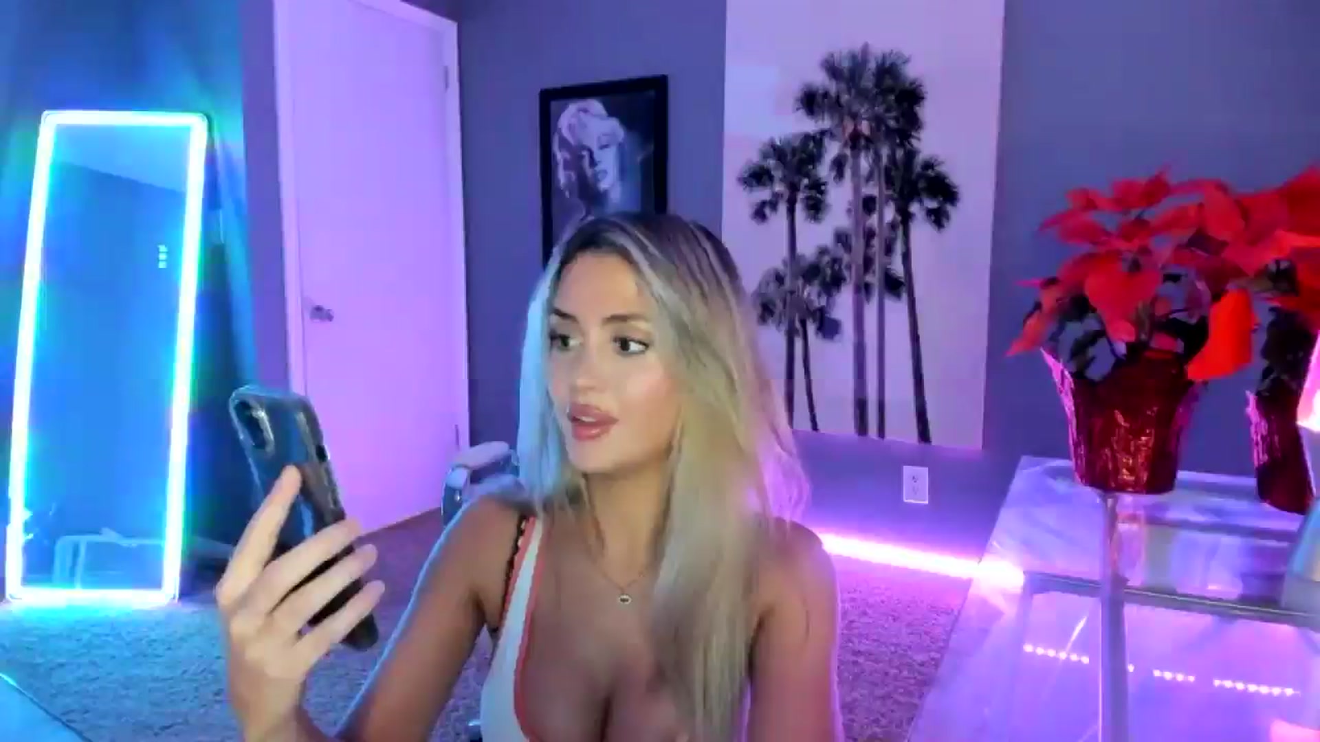 Gallery image thumbnail from Sororitygirl's myfreecams stream on, 12/11/2024, 24:01 image 2 of 20