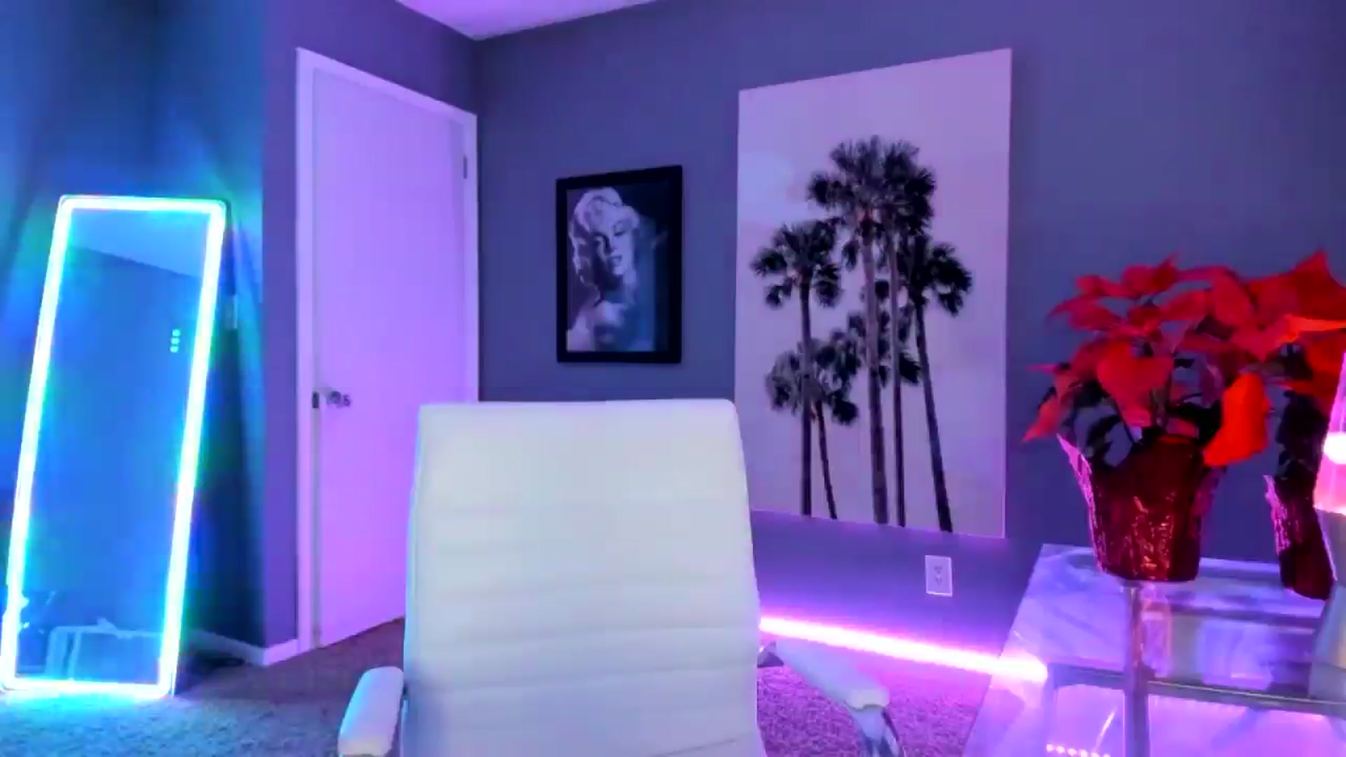 Gallery image thumbnail from Sororitygirl's myfreecams stream on, 12/11/2024, 24:01 image 10 of 20