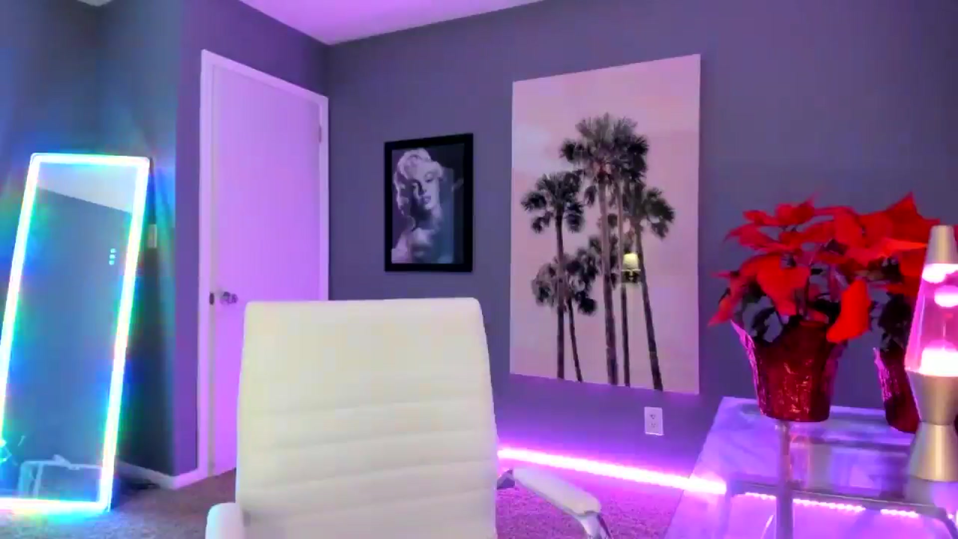 Gallery image thumbnail from Sororitygirl's myfreecams stream on, 12/13/2024, 24:39 image 19 of 20