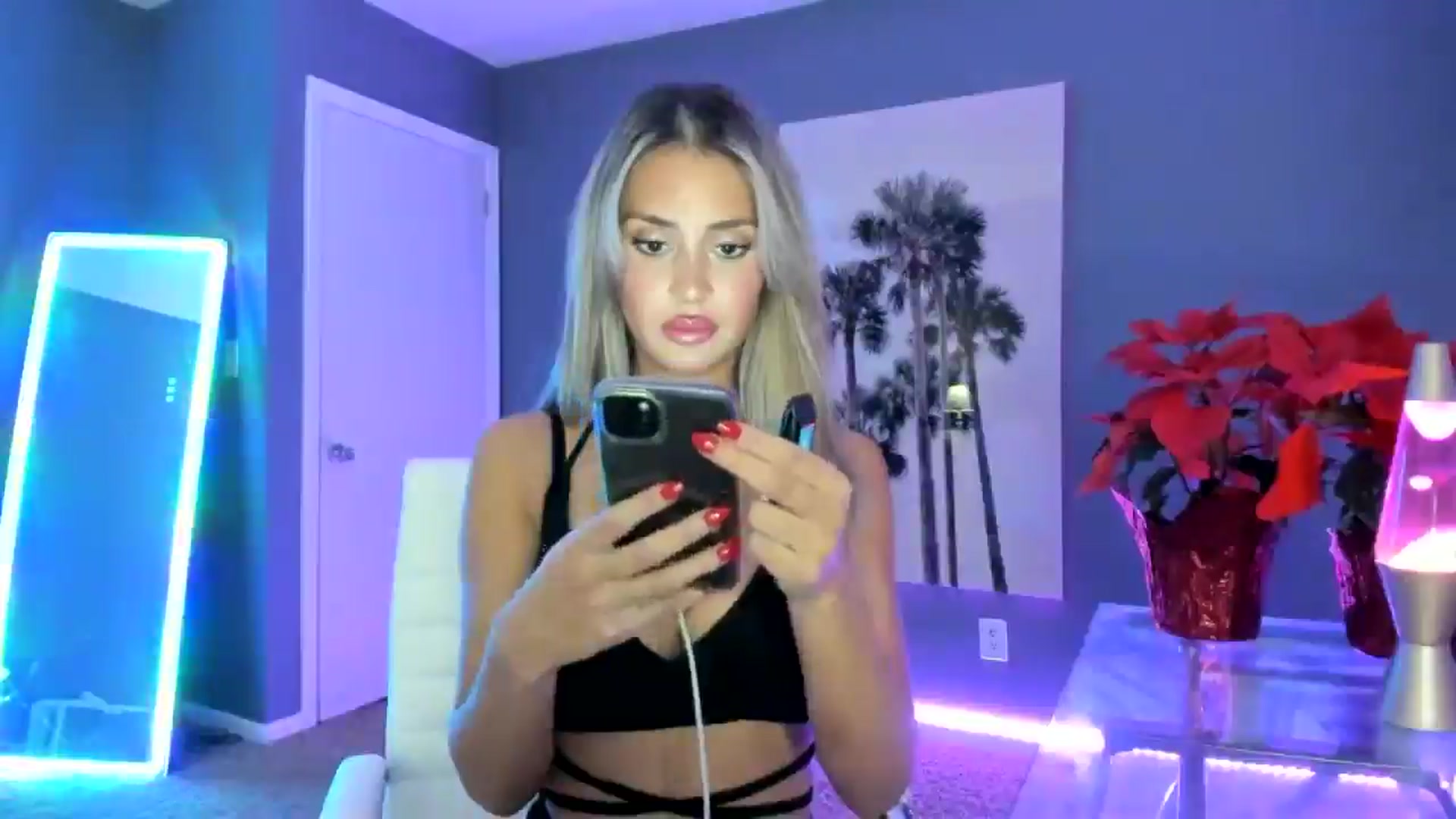 Gallery image thumbnail from Sororitygirl's myfreecams stream on, 12/13/2024, 24:39 image 17 of 20