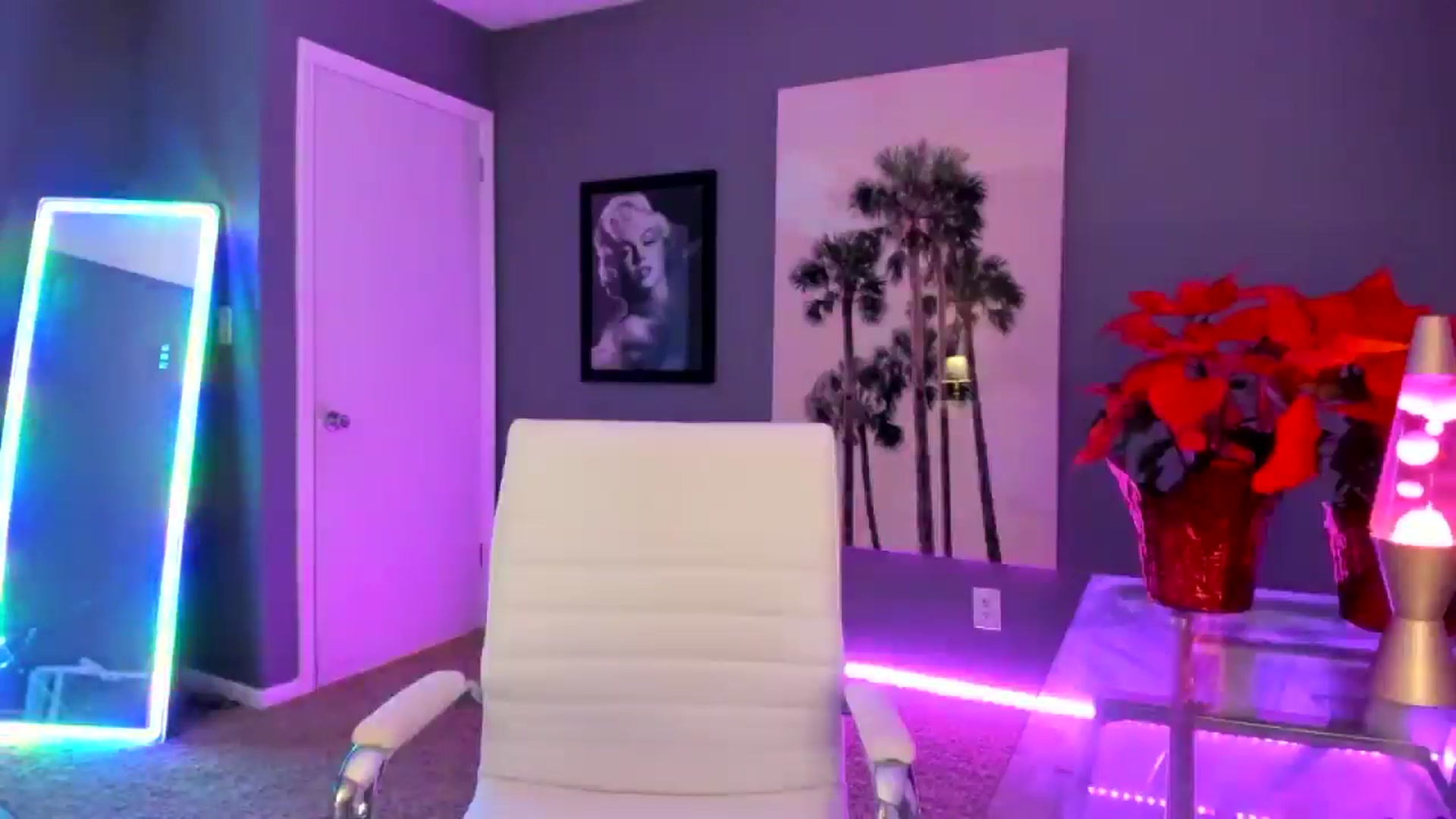 Gallery image thumbnail from Sororitygirl's myfreecams stream on, 12/13/2024, 02:32 image 17 of 20