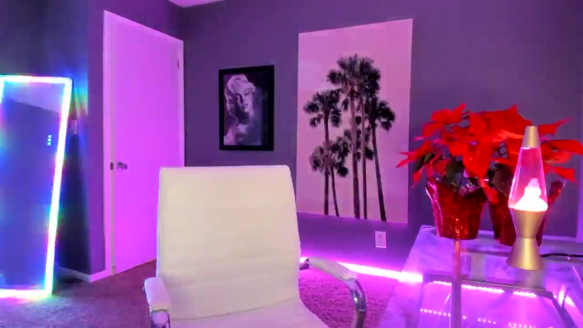 Gallery image thumbnail from Sororitygirl's myfreecams stream on, 12/17/2024, 24:36 image 17 of 20