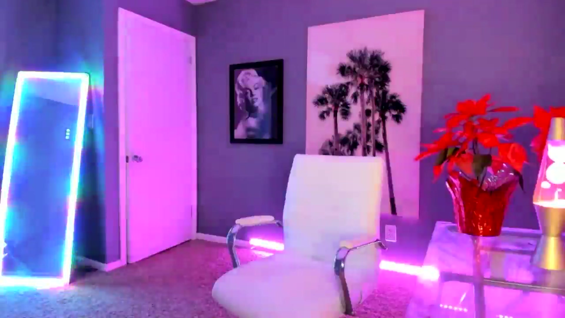 Gallery image thumbnail from Sororitygirl's myfreecams stream on, 12/17/2024, 23:01 image 12 of 20