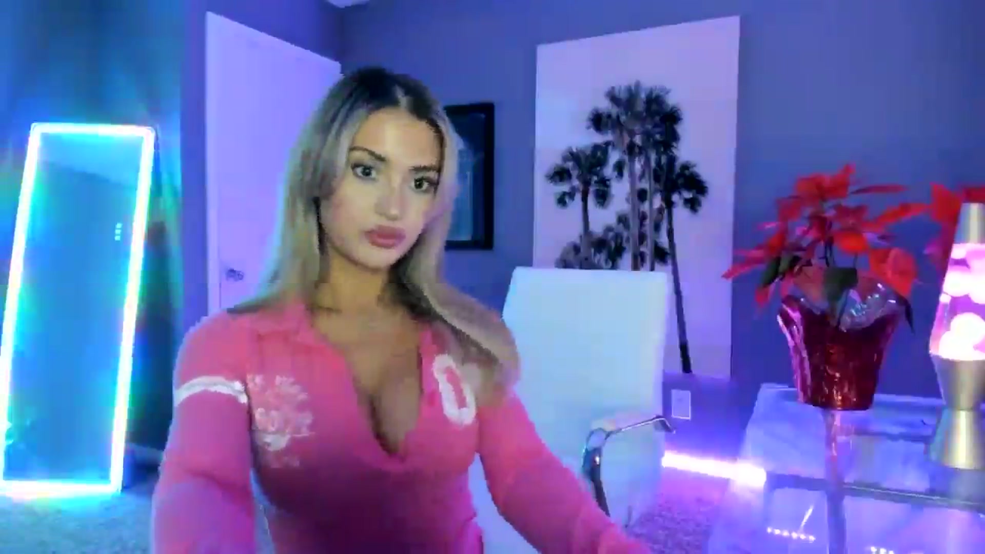 Gallery image thumbnail from Sororitygirl's myfreecams stream on, 12/17/2024, 23:01 image 10 of 20