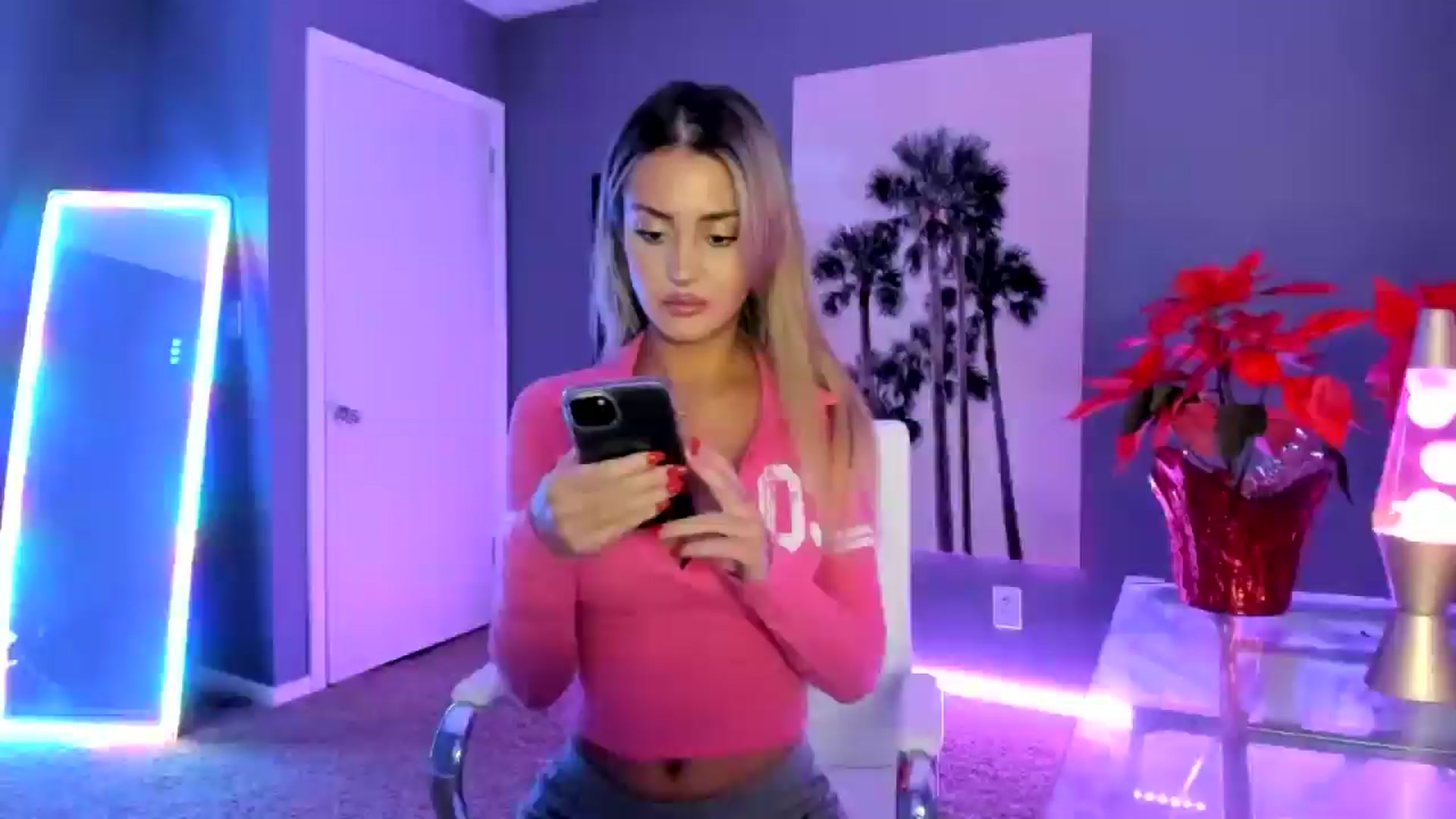Gallery image thumbnail from Sororitygirl's myfreecams stream on, 12/17/2024, 23:01 image 6 of 20