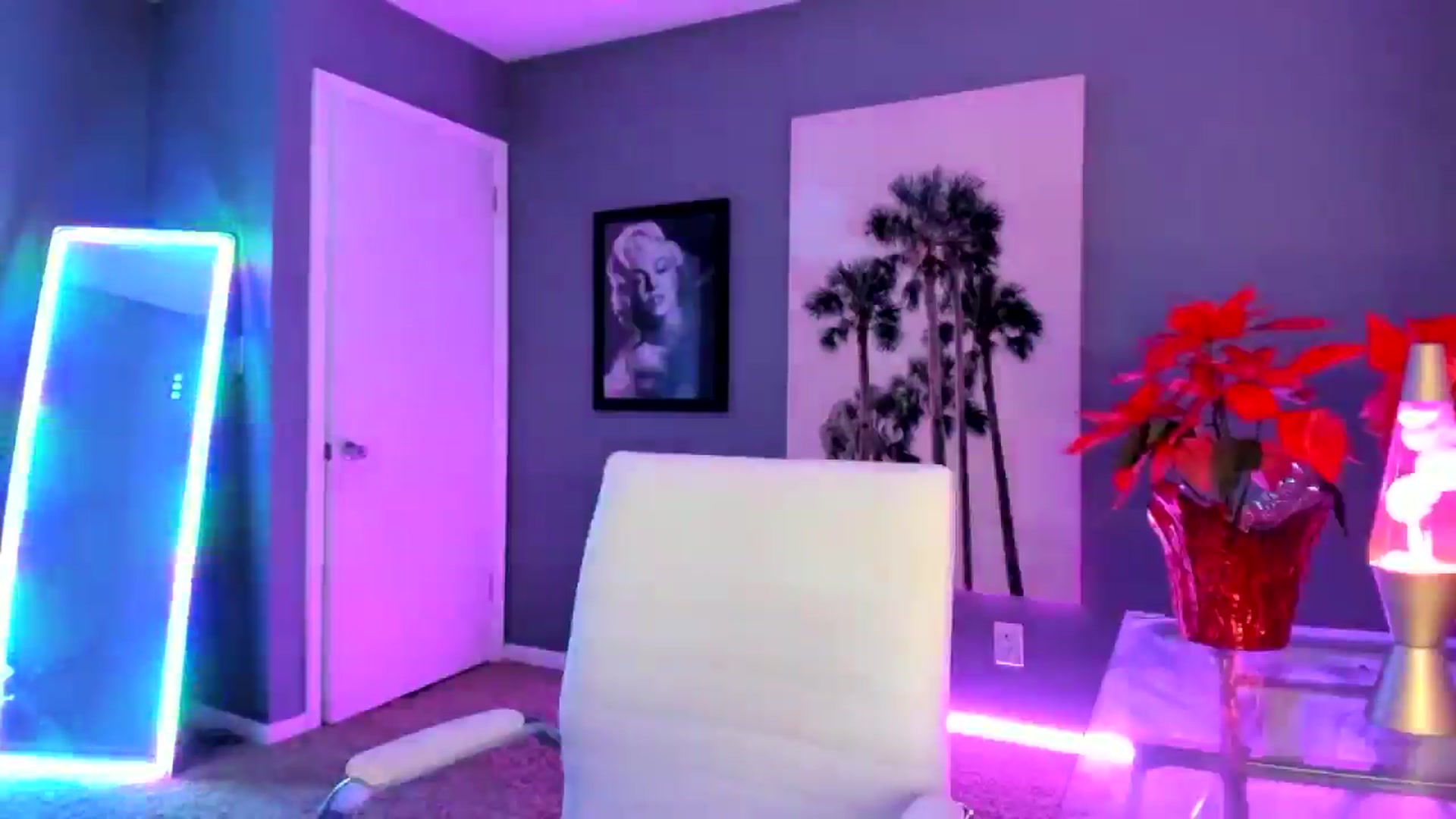 Gallery image thumbnail from Sororitygirl's myfreecams stream on, 12/17/2024, 23:01 image 2 of 20