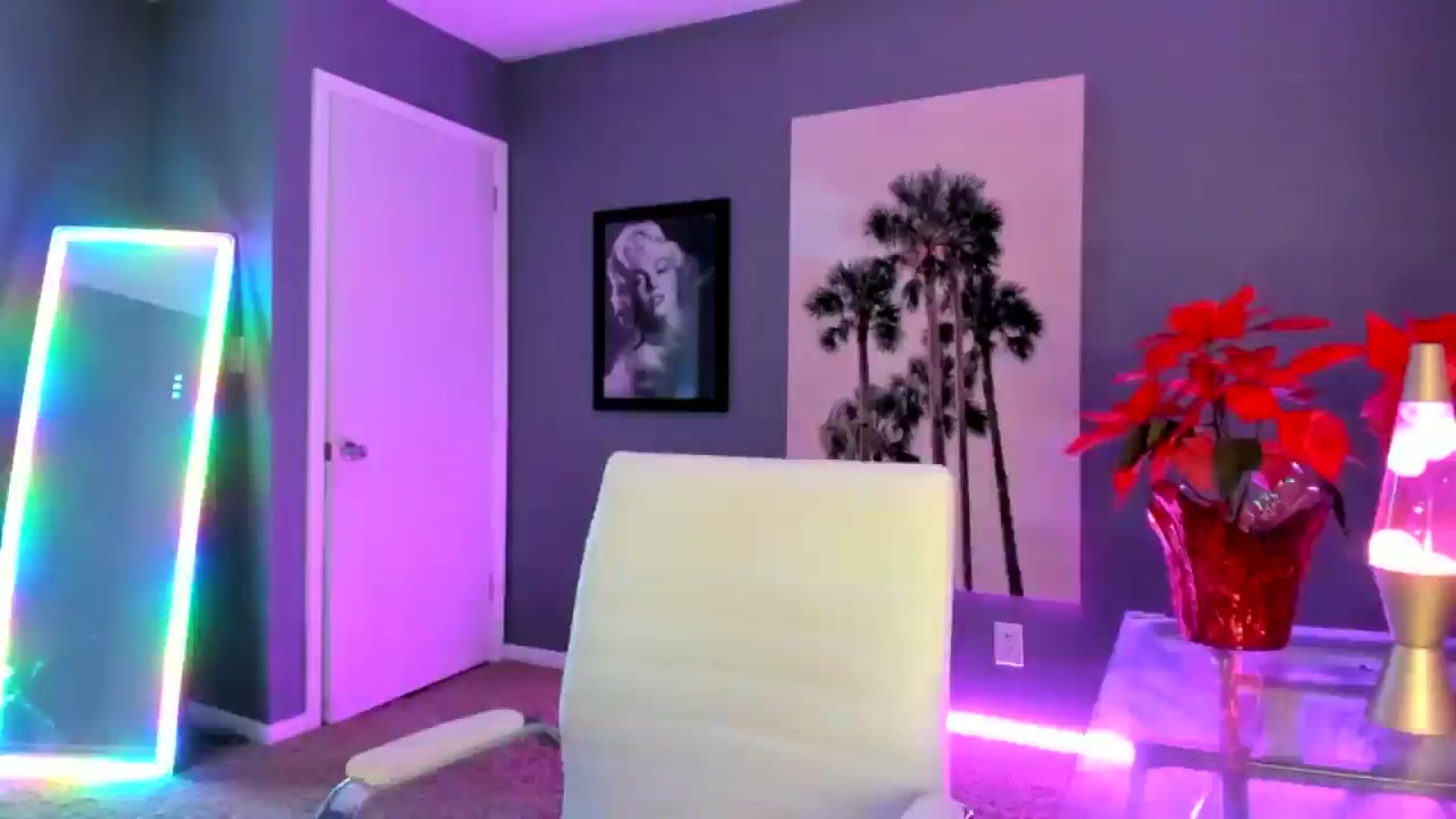 Gallery image thumbnail from Sororitygirl's myfreecams stream on, 12/17/2024, 23:01 image 1 of 20