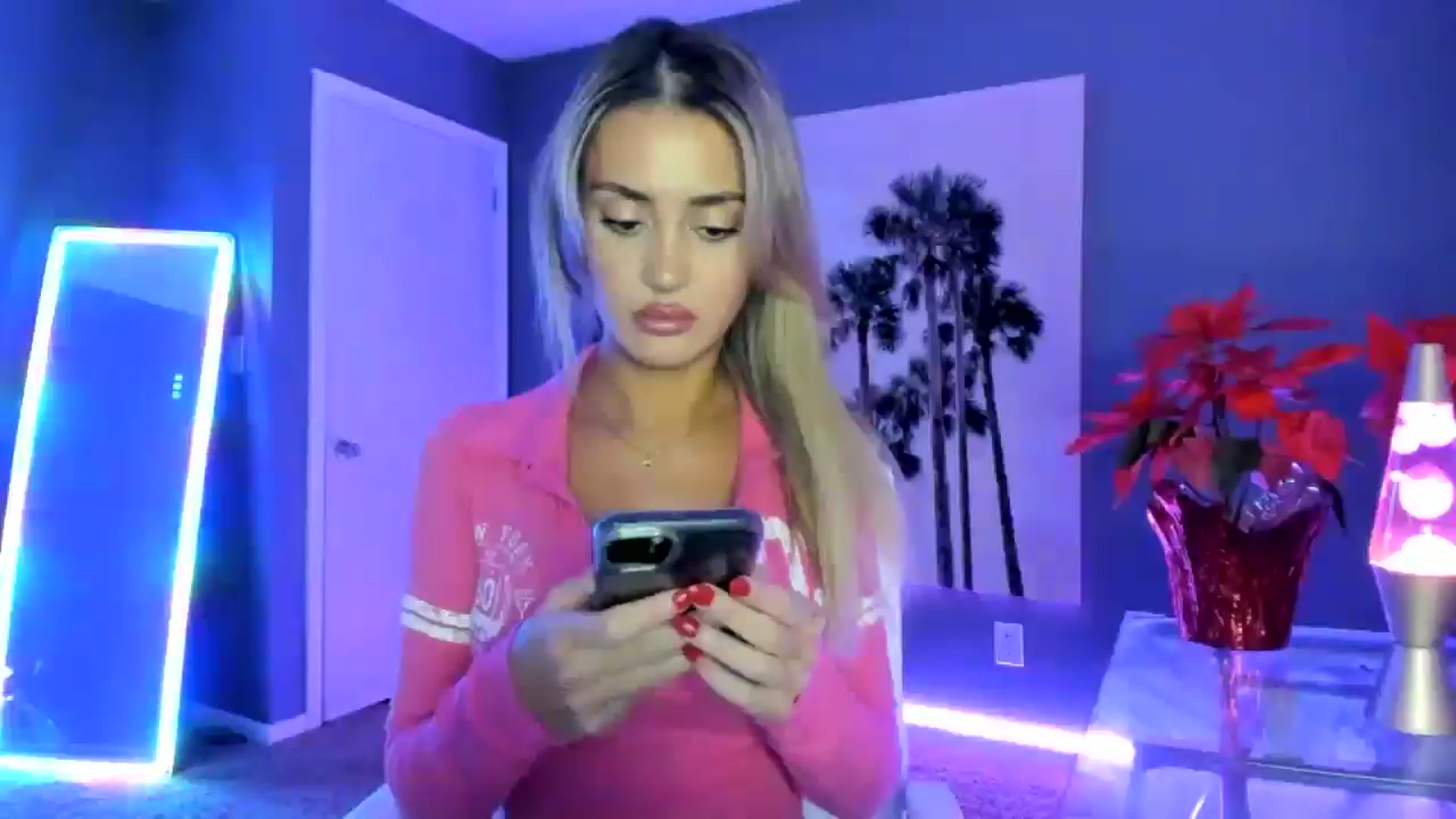 Gallery image thumbnail from Sororitygirl's myfreecams stream on, 12/17/2024, 23:01 image 3 of 20