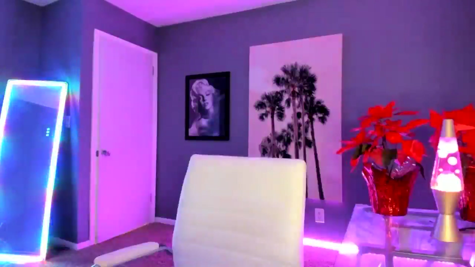 Gallery image thumbnail from Sororitygirl's myfreecams stream on, 12/18/2024, 24:01 image 16 of 20