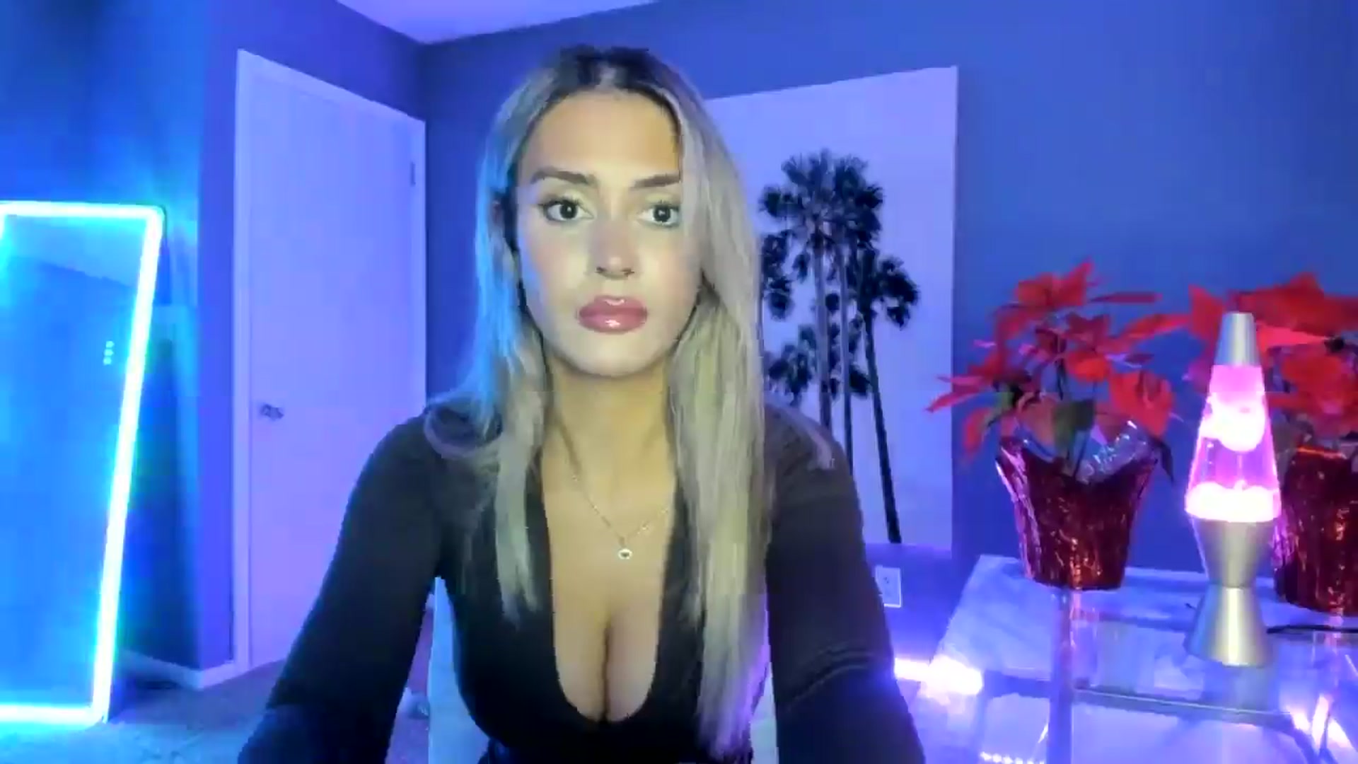 Gallery image thumbnail from Sororitygirl's myfreecams stream on, 12/19/2024, 24:35 image 18 of 20