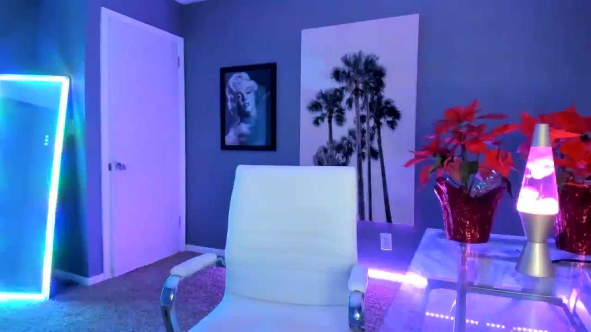 Gallery image thumbnail from Sororitygirl's myfreecams stream on, 12/19/2024, 24:35 image 12 of 20