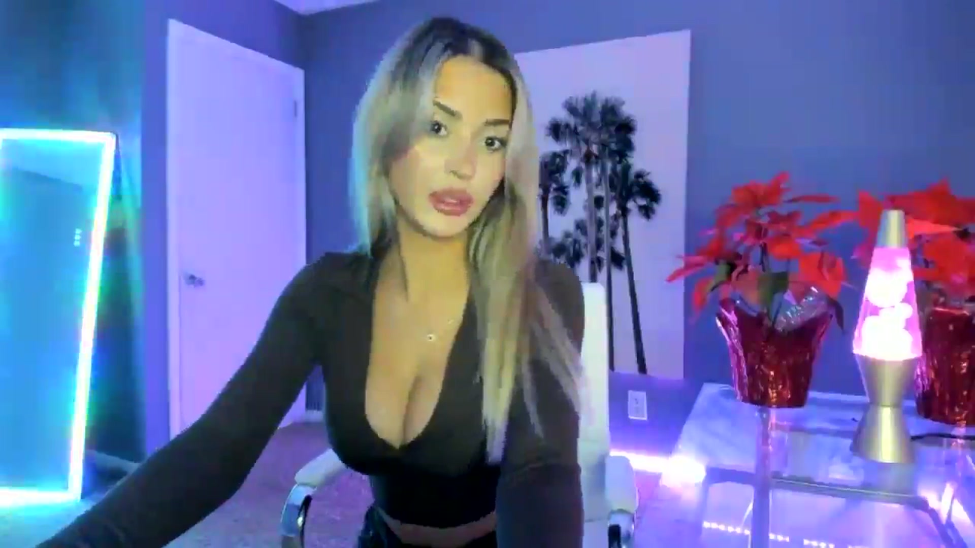 Gallery image thumbnail from Sororitygirl's myfreecams stream on, 12/19/2024, 24:35 image 15 of 20