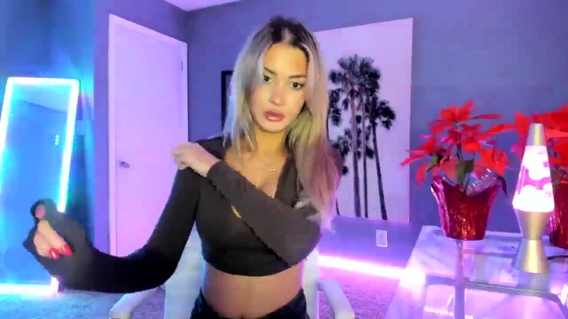 Gallery image thumbnail from Sororitygirl's myfreecams stream on, 12/19/2024, 24:35 image 4 of 20