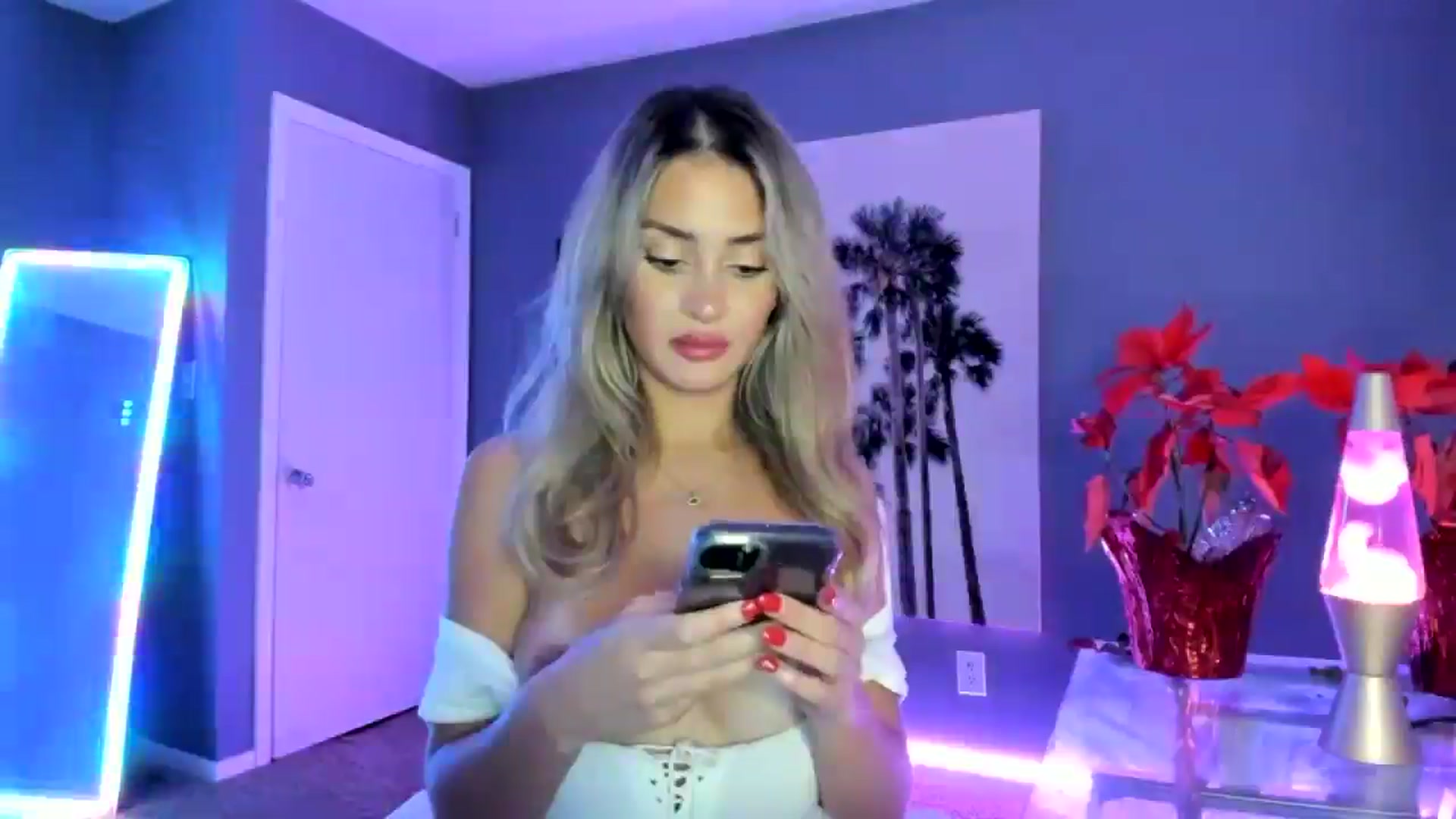 Gallery image thumbnail from Sororitygirl's myfreecams stream on, 12/27/2024, 24:36 image 3 of 20