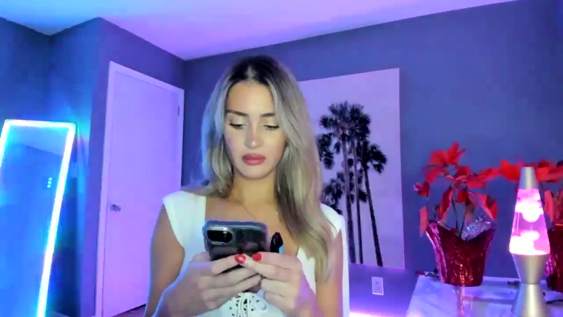 Gallery image thumbnail from Sororitygirl's myfreecams stream on, 12/27/2024, 24:36 image 13 of 20