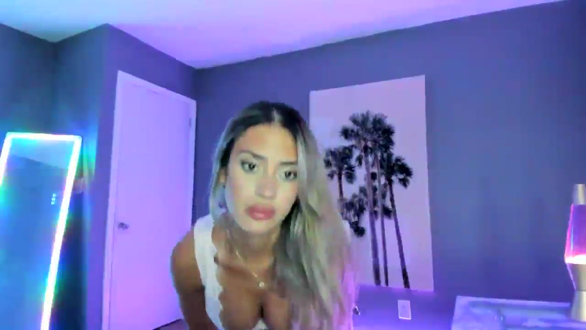 Gallery image thumbnail from Sororitygirl's myfreecams stream on, 01/17/2025, 24:56 image 15 of 20