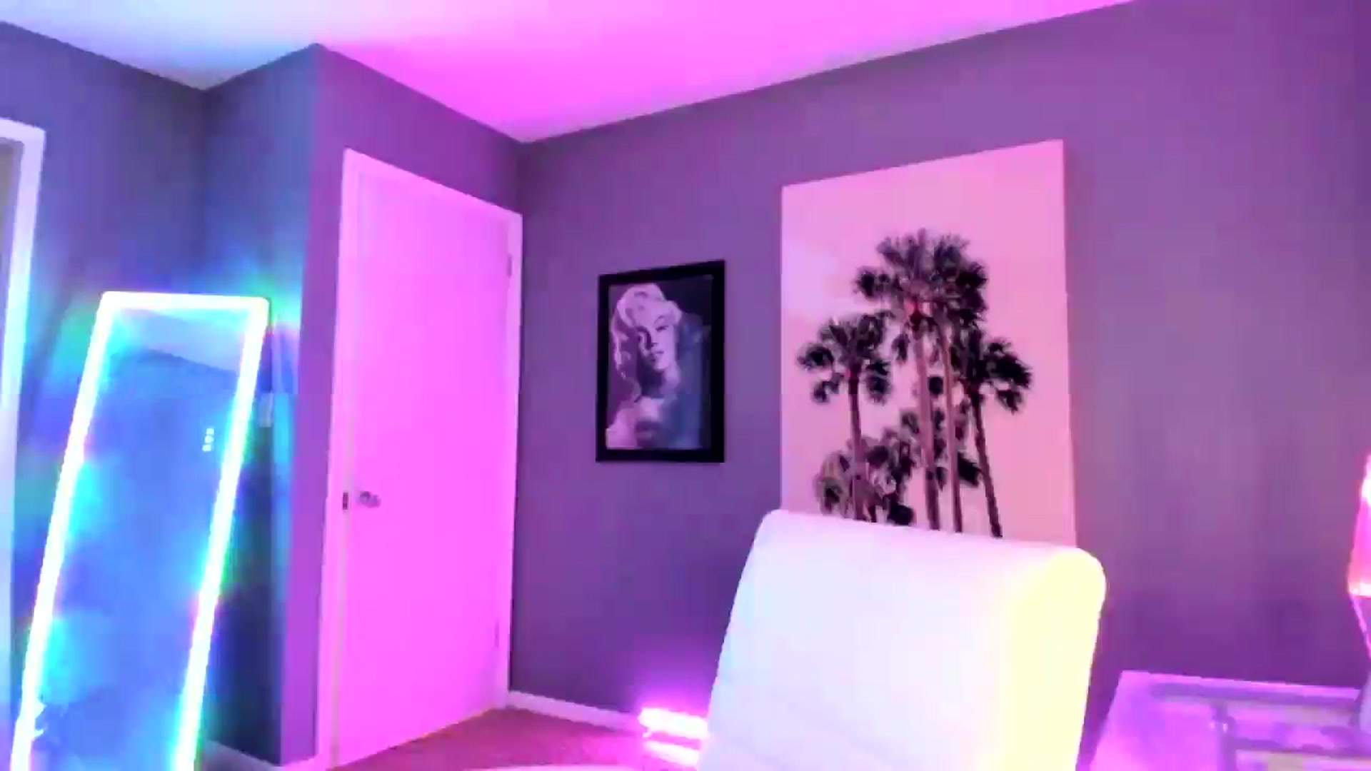 Gallery image thumbnail from Sororitygirl's myfreecams stream on, 01/18/2025, 02:19 image 6 of 20