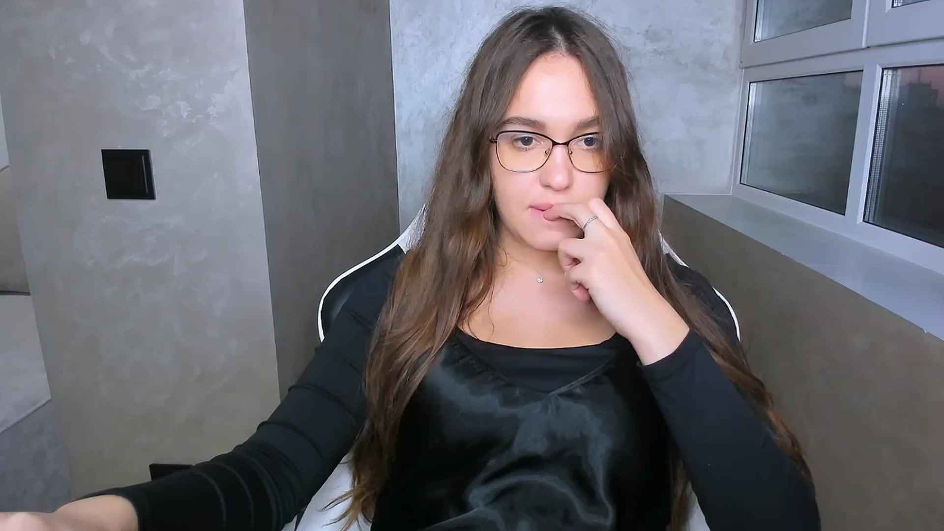 Gallery image thumbnail from SoulfulBarbie's myfreecams stream on, 10/21/2024, 13:47 image 17 of 20