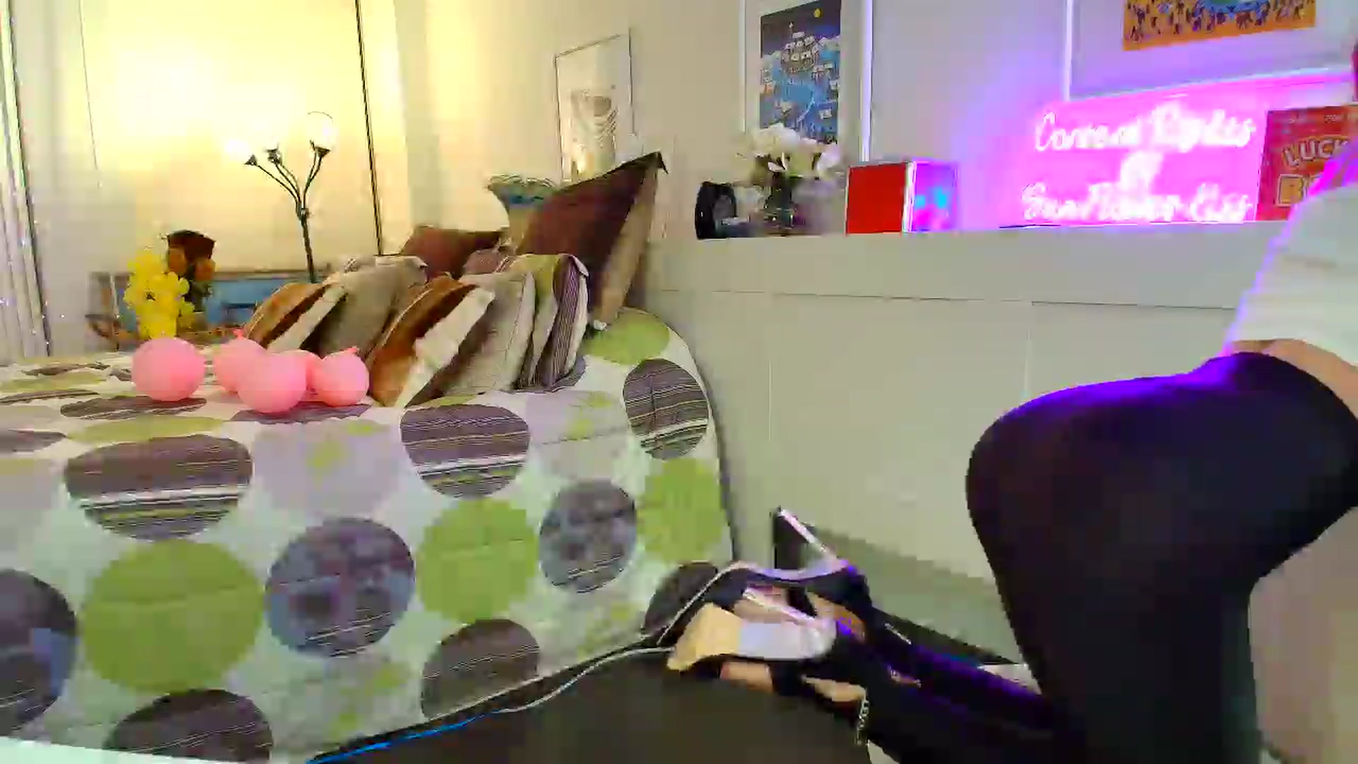 Gallery image thumbnail from SouthGirl's myfreecams stream on, 03/11/2026, 04:10 image 19 of 20