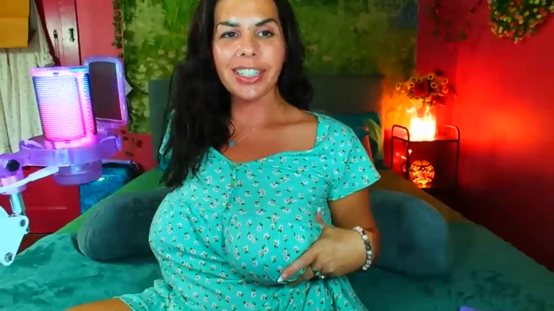 Gallery image thumbnail from SouthernMILF's myfreecams stream on, 07/17/2024, 01:17 image 11 of 20