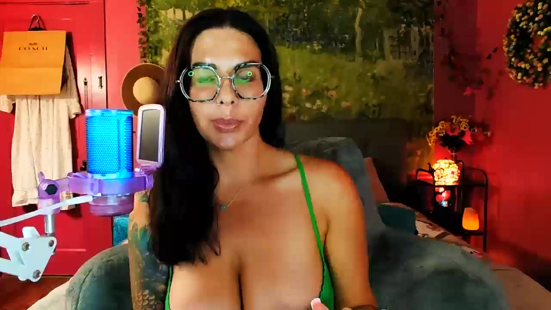 Gallery image thumbnail from SouthernMILF's myfreecams stream on, 07/30/2024, 22:03 image 6 of 20