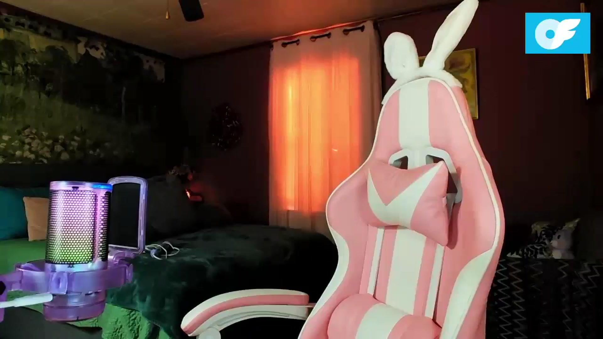 Gallery image thumbnail from SouthernMILF's myfreecams stream on, 08/17/2024, 21:28 image 2 of 20