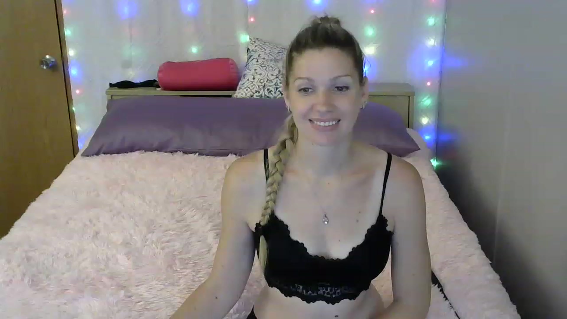 Gallery image thumbnail from SouthernNsexi's myfreecams stream on, 06/04/2023, 14:17 image 14 of 20