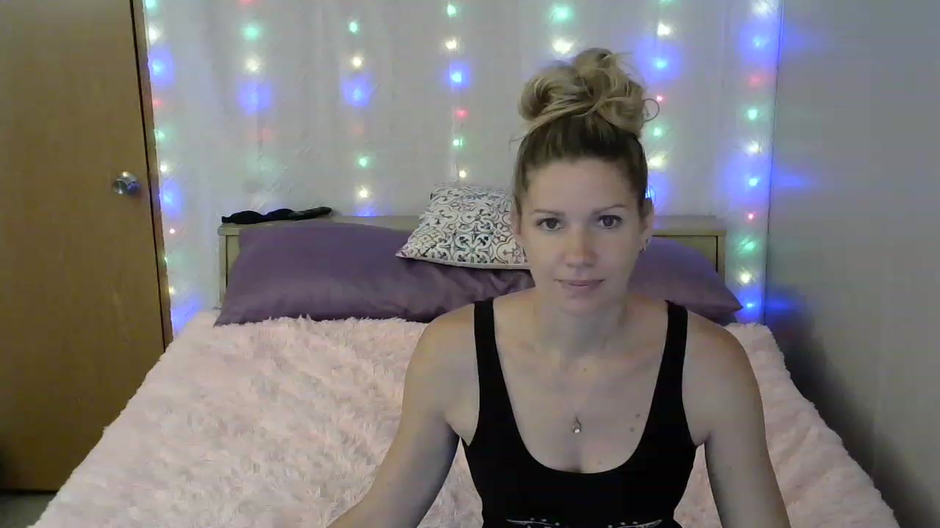 Gallery image thumbnail from SouthernNsexi's myfreecams stream on, 06/07/2023, 14:35 image 8 of 20