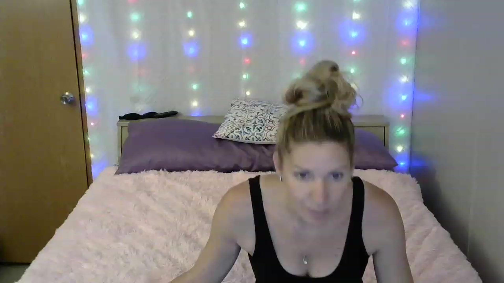 Gallery image thumbnail from SouthernNsexi's myfreecams stream on, 06/07/2023, 14:35 image 6 of 20