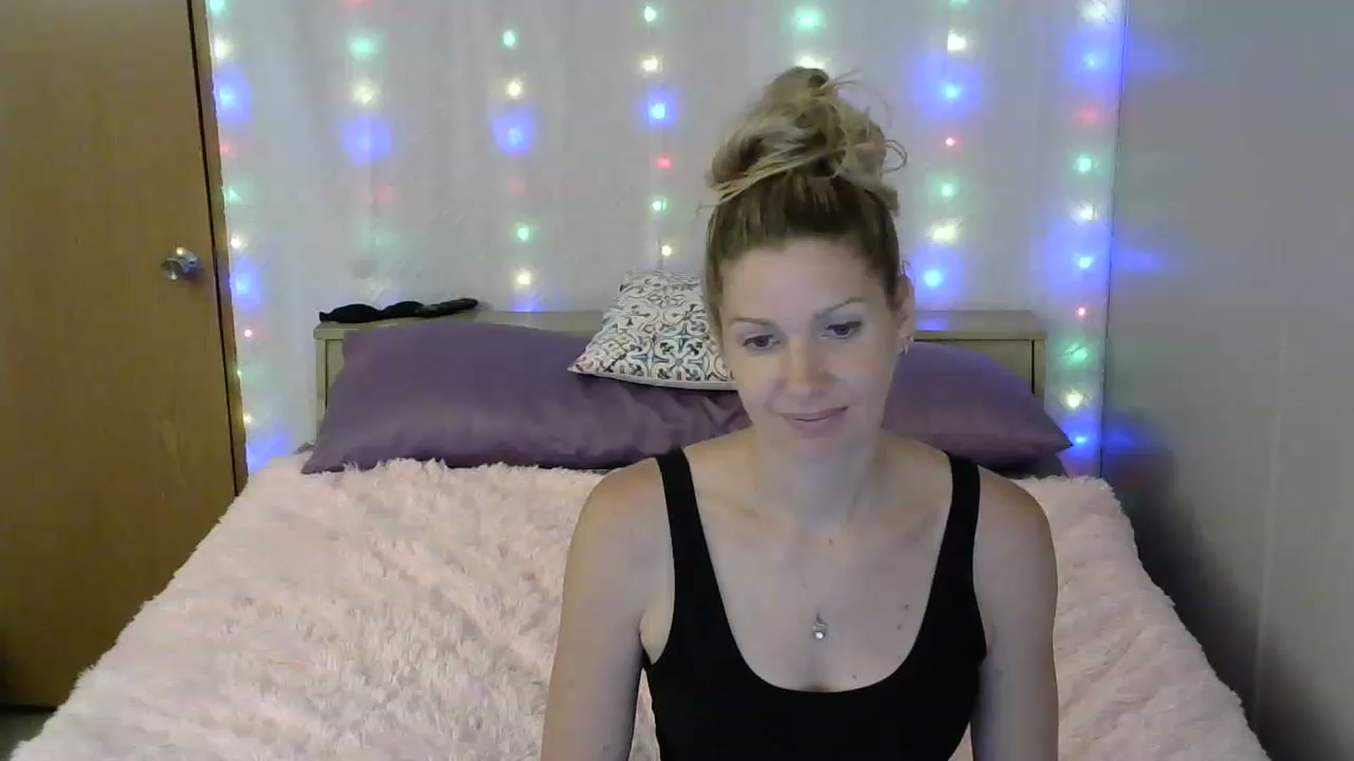 Gallery image thumbnail from SouthernNsexi's myfreecams stream on, 06/07/2023, 14:35 image 17 of 20