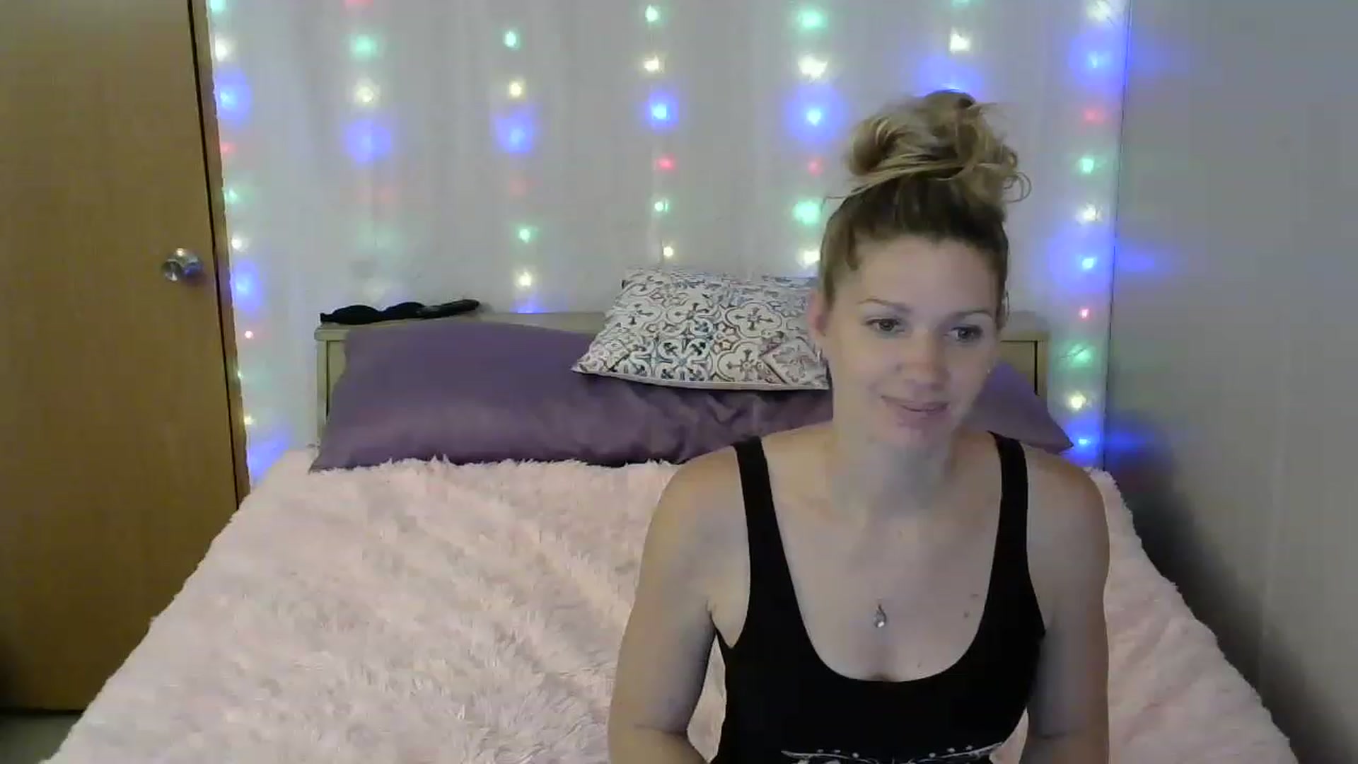 Gallery image thumbnail from SouthernNsexi's myfreecams stream on, 06/07/2023, 14:35 image 11 of 20