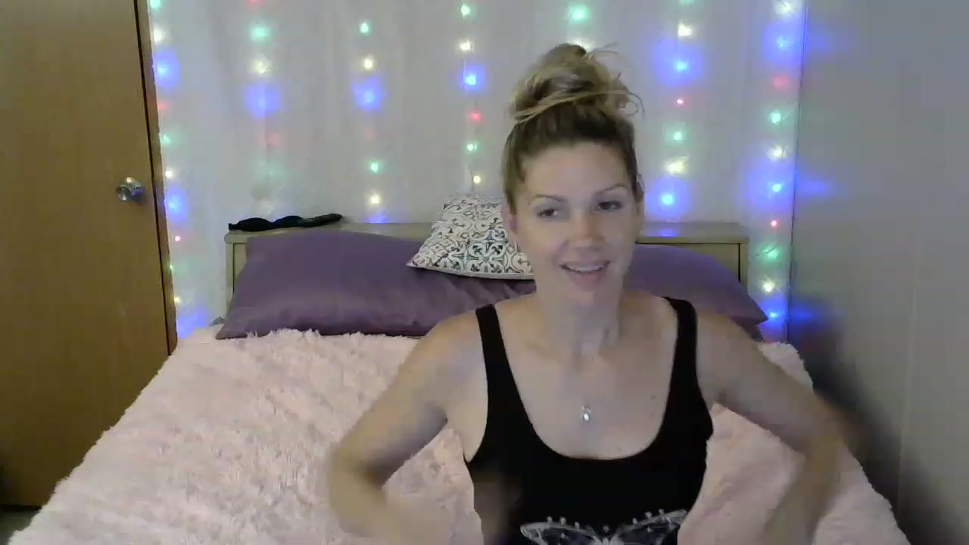 Gallery image thumbnail from SouthernNsexi's myfreecams stream on, 06/07/2023, 14:35 image 19 of 20