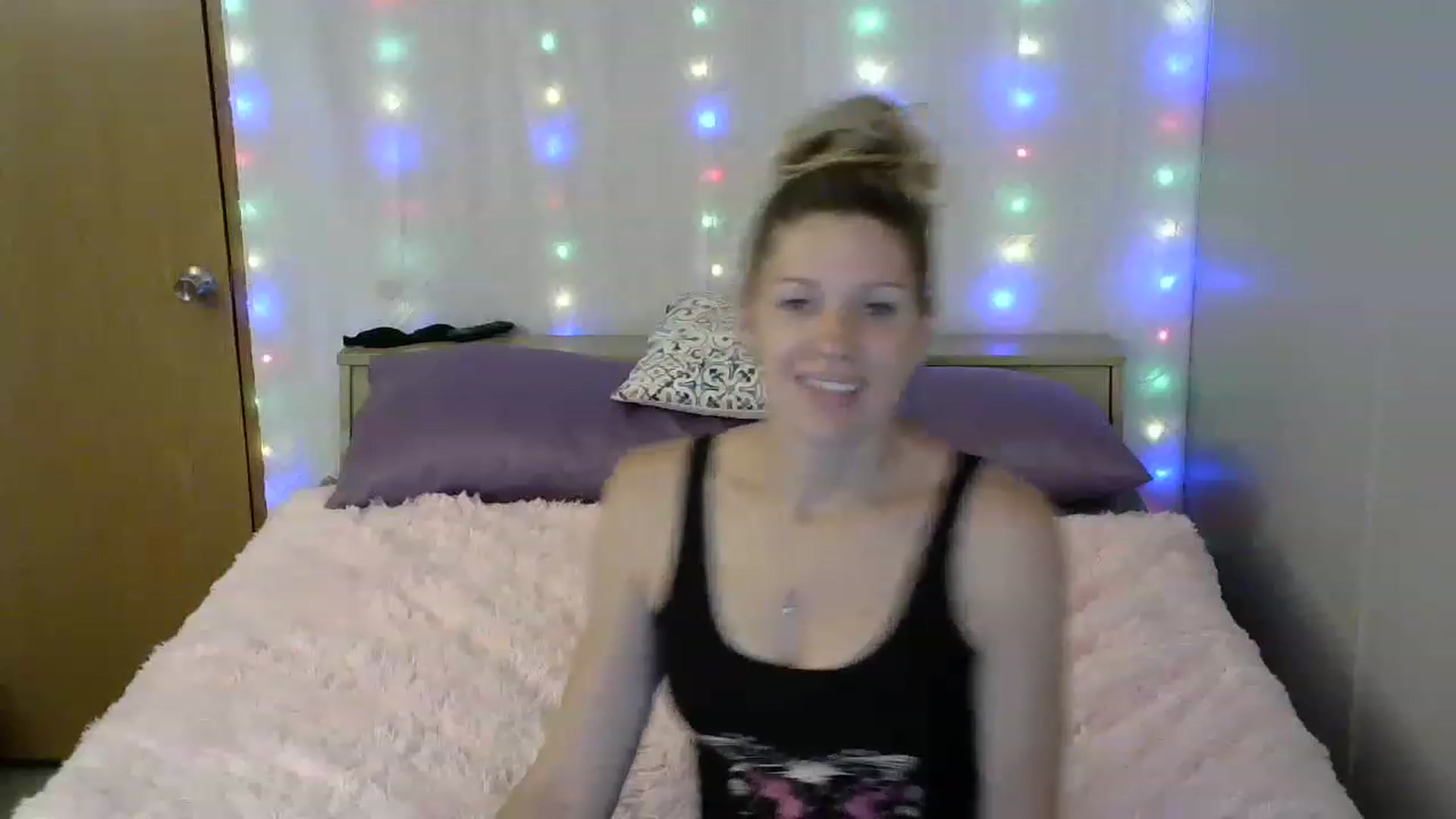 Gallery image thumbnail from SouthernNsexi's myfreecams stream on, 06/07/2023, 14:35 image 13 of 20
