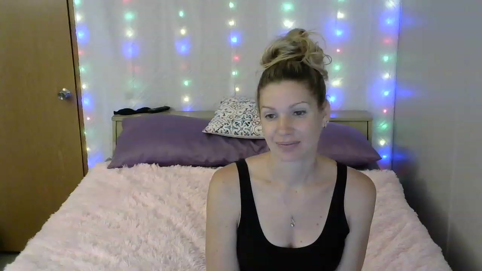 Gallery image thumbnail from SouthernNsexi's myfreecams stream on, 06/07/2023, 14:35 image 15 of 20
