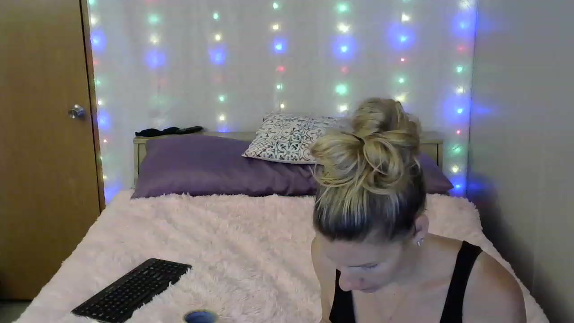 Gallery image thumbnail from SouthernNsexi's myfreecams stream on, 06/07/2023, 14:35 image 1 of 20