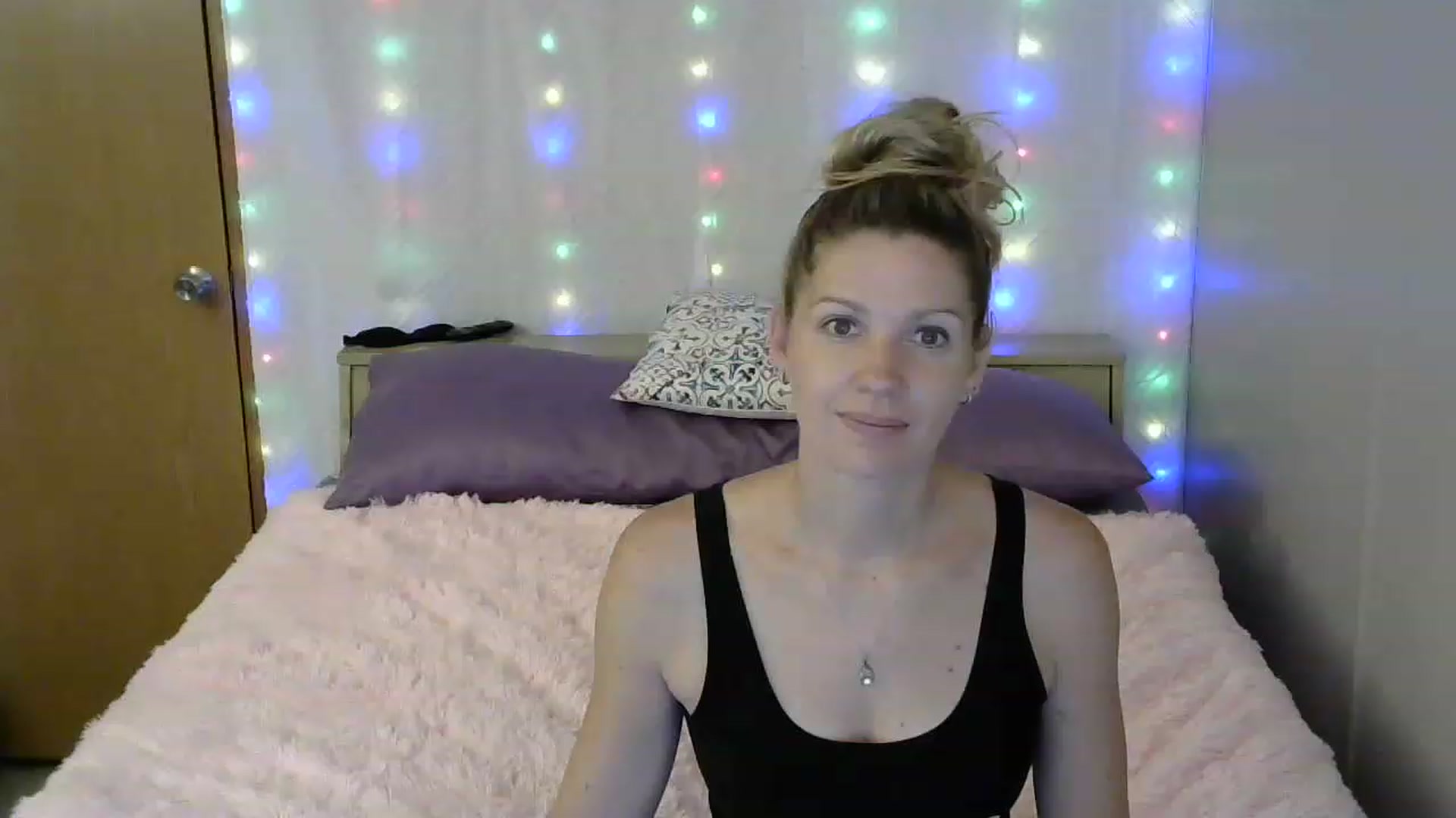 Gallery image thumbnail from SouthernNsexi's myfreecams stream on, 06/07/2023, 14:35 image 16 of 20