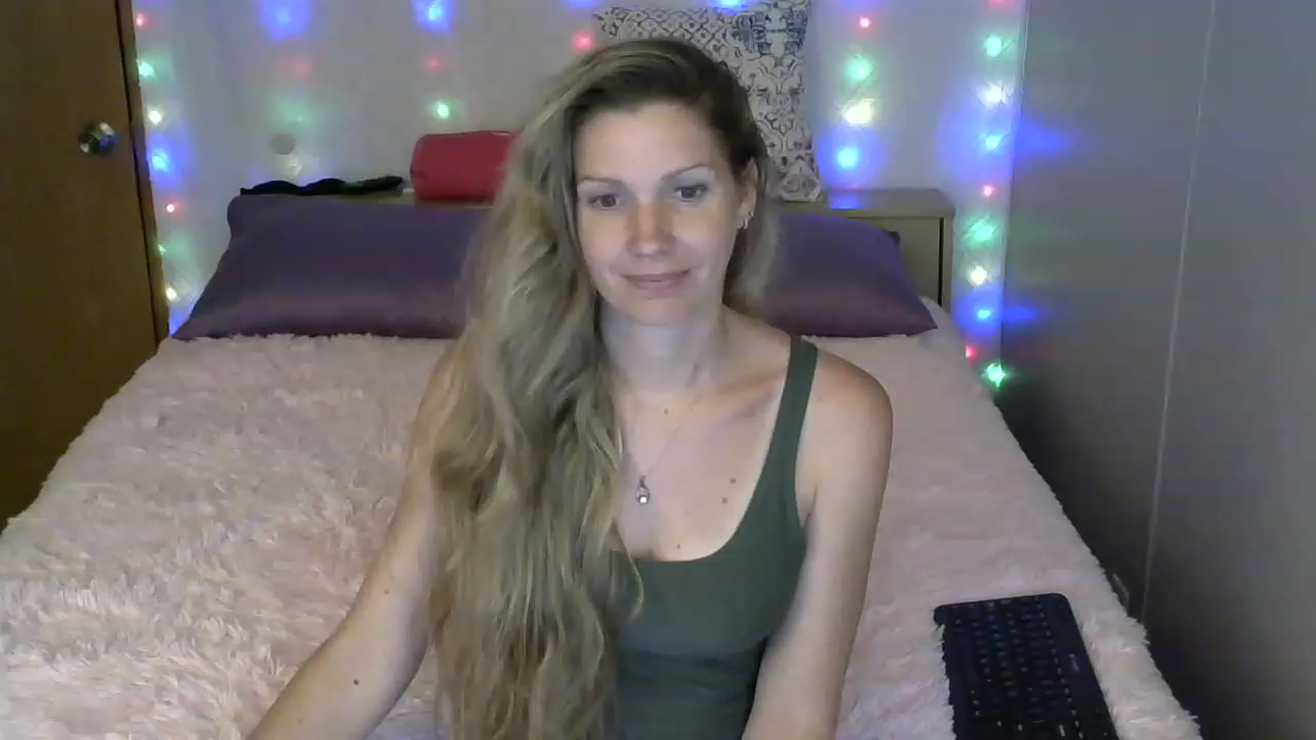 Gallery image thumbnail from SouthernNsexi's myfreecams stream on, 06/09/2023, 02:49 image 6 of 20