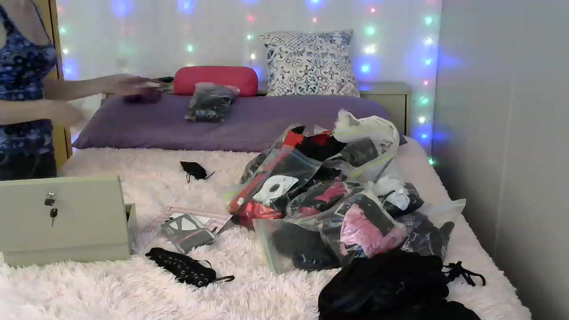 Gallery image thumbnail from SouthernNsexi's myfreecams stream on, 06/09/2023, 15:22 image 16 of 20