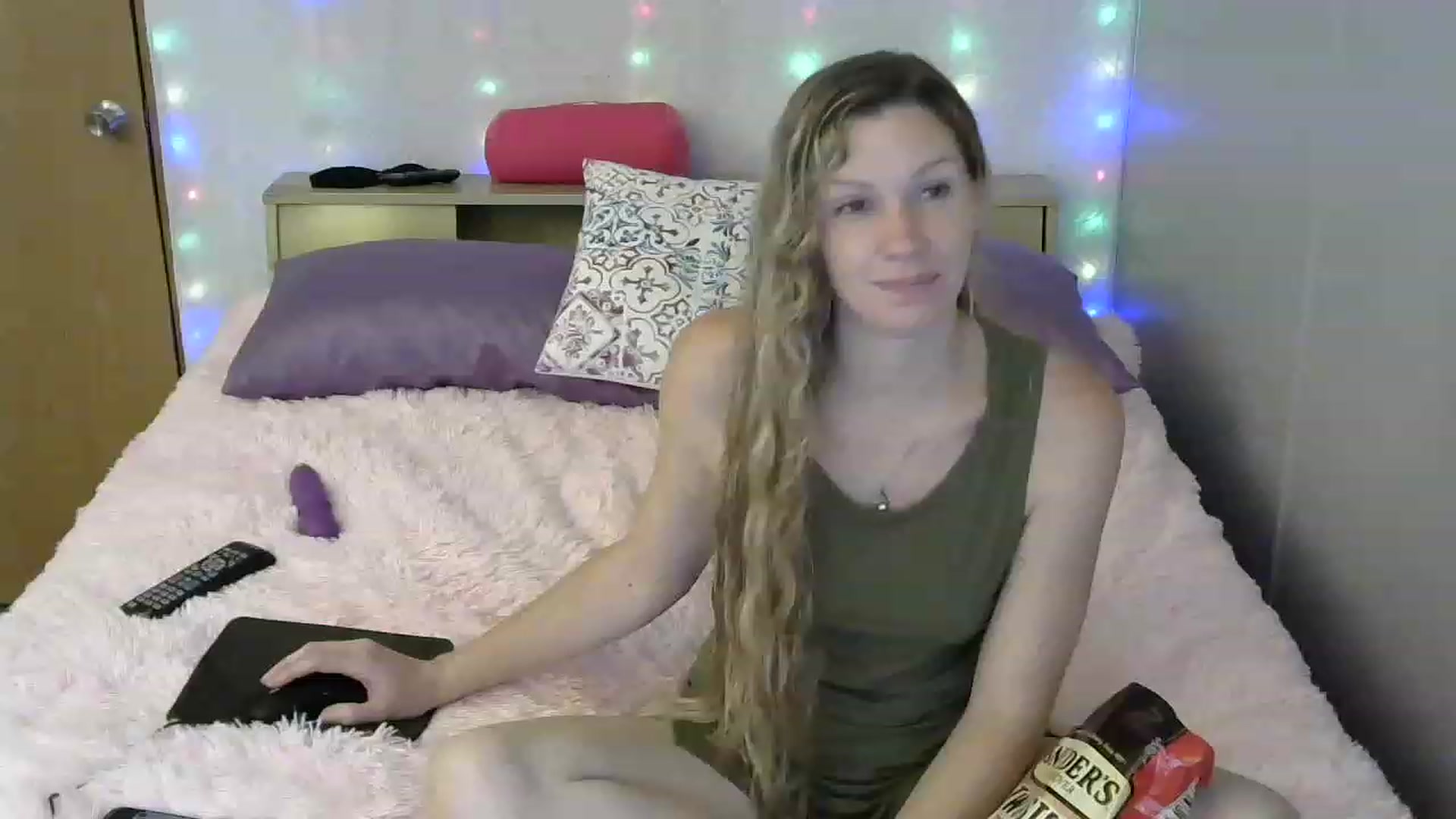Gallery image thumbnail from SouthernNsexi's myfreecams stream on, 06/11/2023, 14:11 image 3 of 20