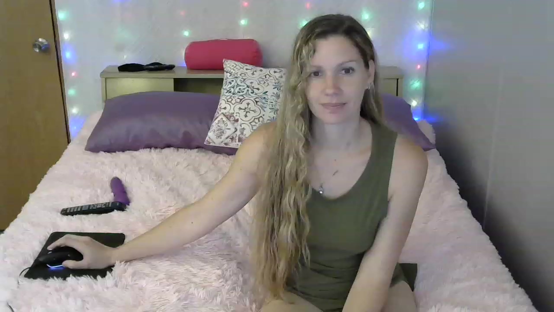 Gallery image thumbnail from SouthernNsexi's myfreecams stream on, 06/11/2023, 14:11 image 14 of 20