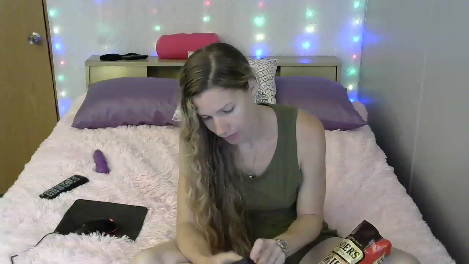 Gallery image thumbnail from SouthernNsexi's myfreecams stream on, 06/11/2023, 14:11 image 8 of 20