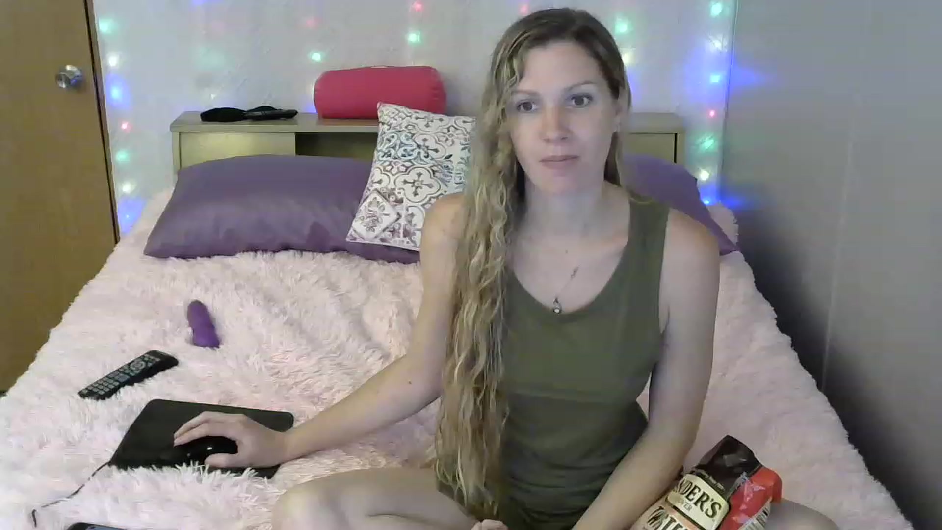 Gallery image thumbnail from SouthernNsexi's myfreecams stream on, 06/11/2023, 14:11 image 1 of 20