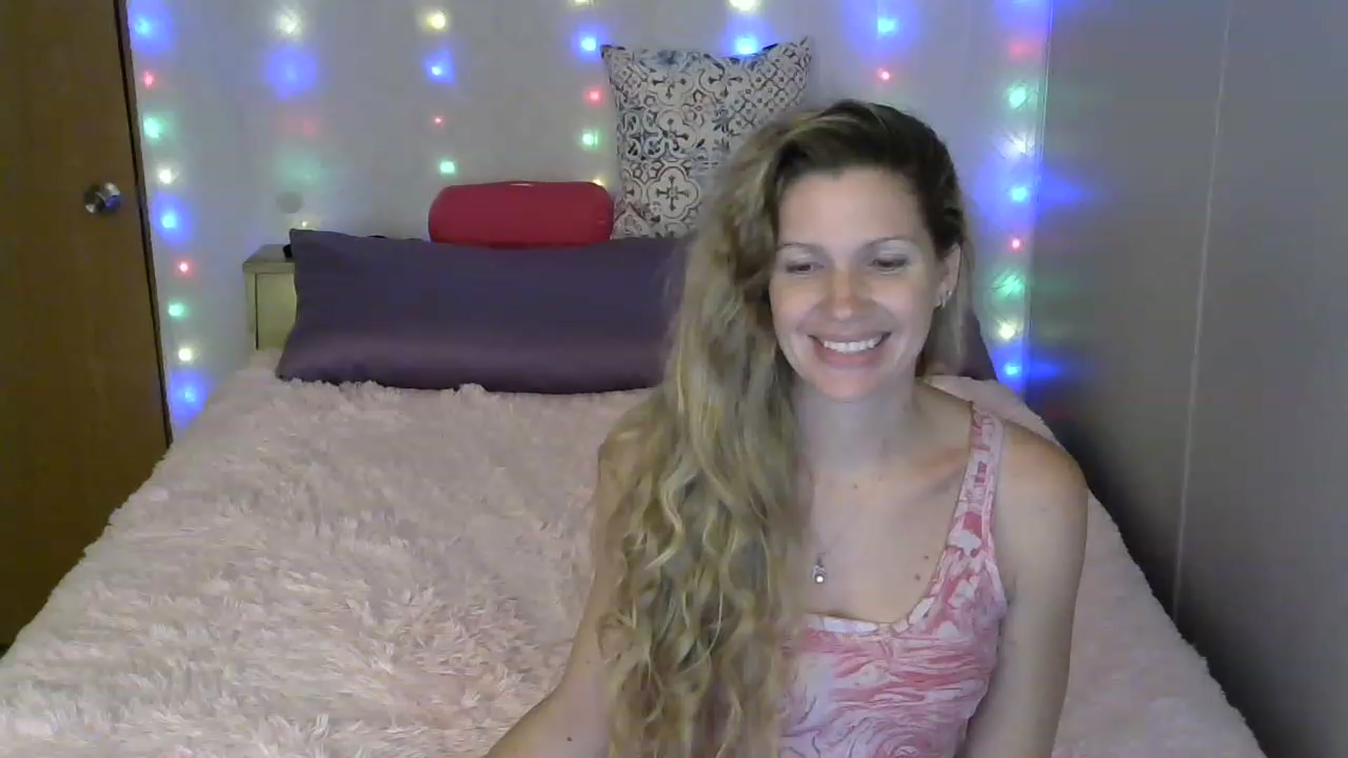 Gallery image thumbnail from SouthernNsexi's myfreecams stream on, 06/18/2023, 03:24 image 10 of 20