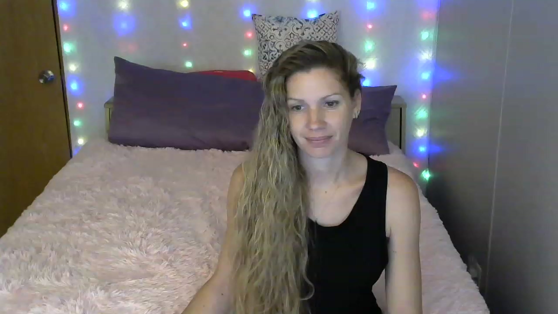 Gallery image thumbnail from SouthernNsexi's myfreecams stream on, 06/20/2023, 14:38 image 12 of 20