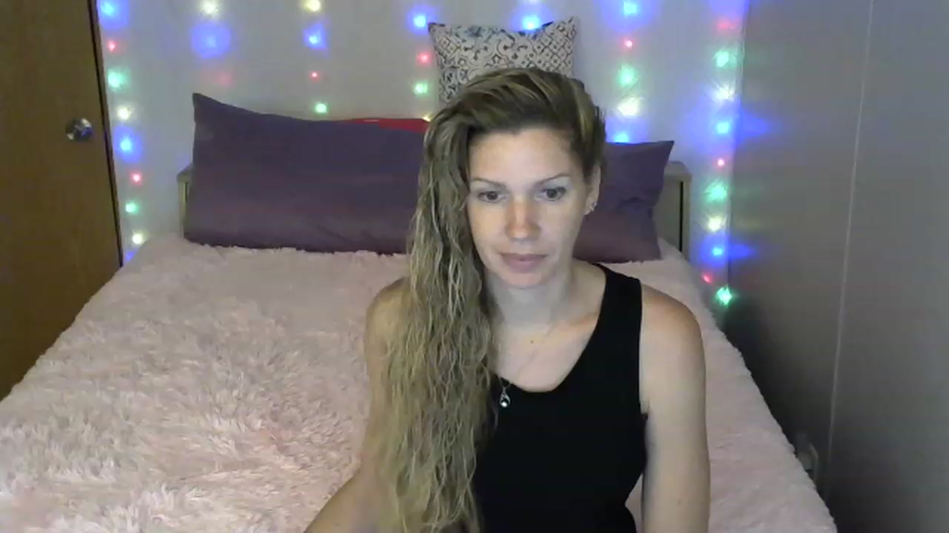 Gallery image thumbnail from SouthernNsexi's myfreecams stream on, 06/20/2023, 14:38 image 1 of 20
